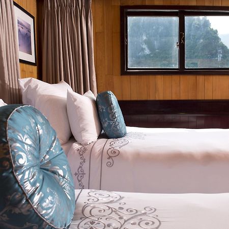 Aphrodite Cruise Ha Long Buitenkant foto