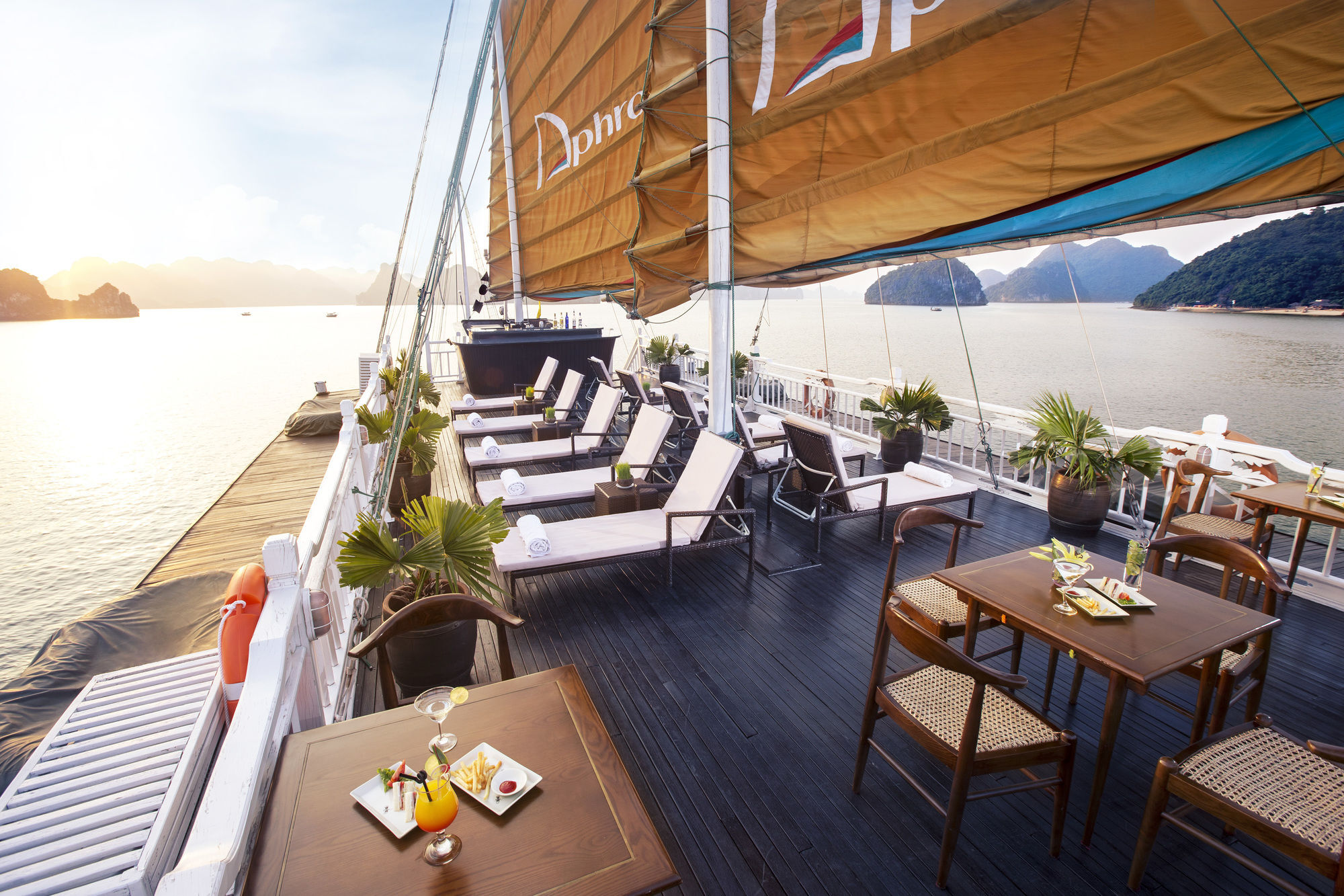 Aphrodite Cruise Ha Long Buitenkant foto